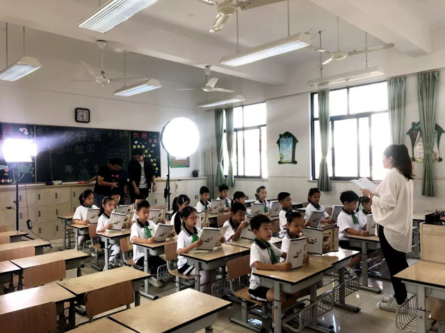 頂輝聯手美蘭湖小學打造《我和我的祖國》